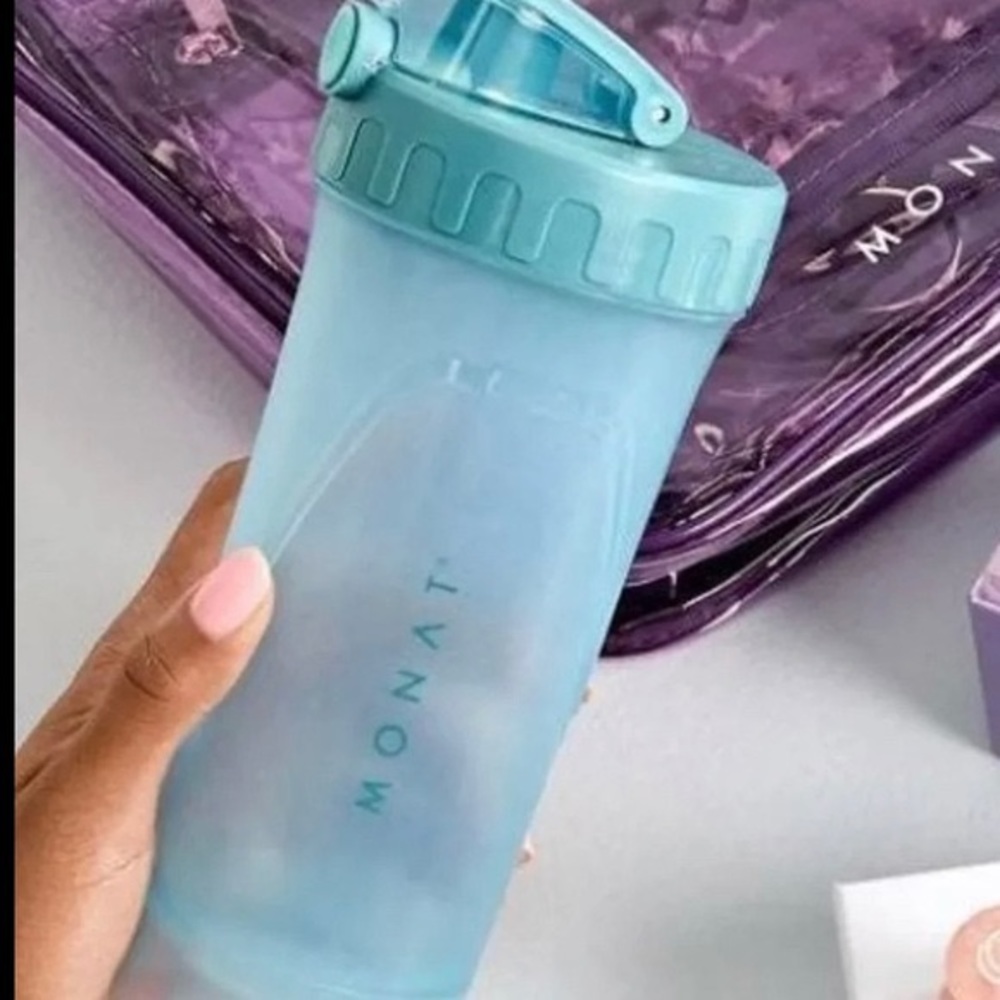 Monat bottle shaker New
